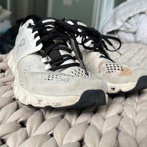 White on clouds size US 5